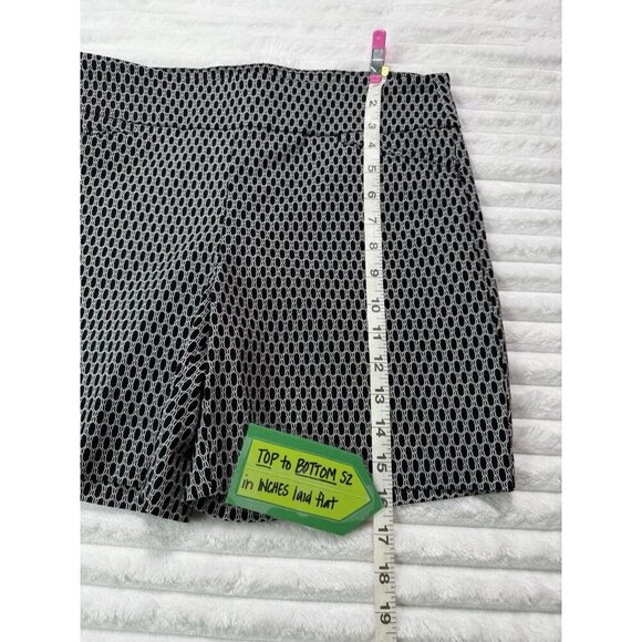 ATTYRE Petite Stretch Pull On Bermuda Shorts W/ Pockets Women's 10P Geometric - Picture 5 of 9